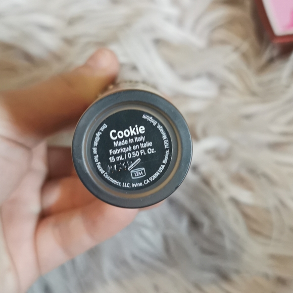 Too faced born this way concealer - Picture 2 of 2